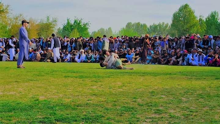 تخار؛ درقد ولسوالۍ کې د ۱۰۰ پهلوانانو ترمنځ د سیمه ییزې غېږ نیونې سیالۍ ترسره شوې