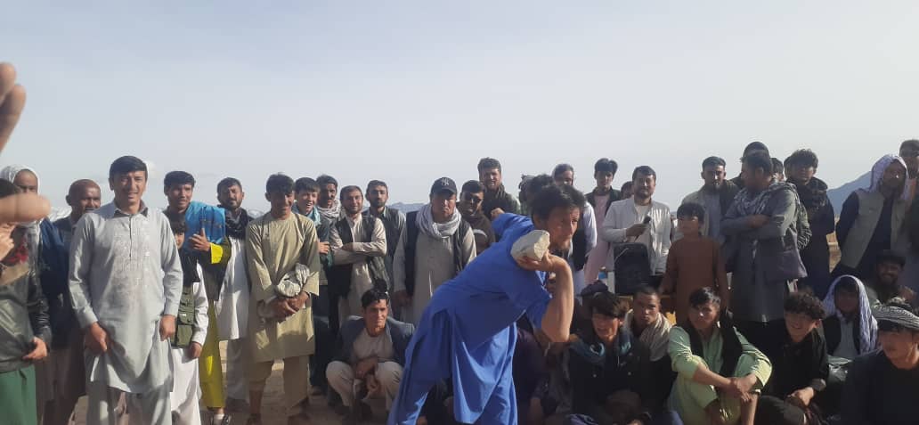 دایکندي؛ شهرستان ولسوالۍ کې د ۲۵ ورزشکارانو ترمنځ د تیږې اچوونې سیالۍ ترسره شوې