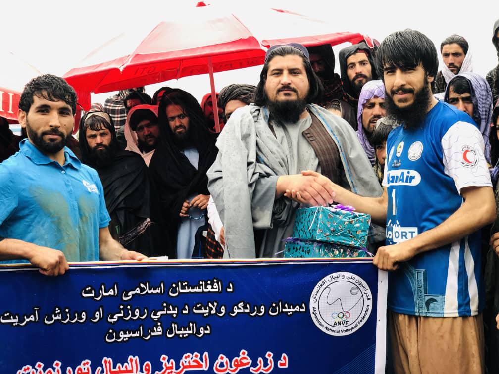 میدان وردګ؛ سیدآباد ولسوالۍ کې د والیبال اختریزې سیالۍ د نجیب کمال بابا خېلو لوبډلې په اتلولي پای ته ورسېدې
