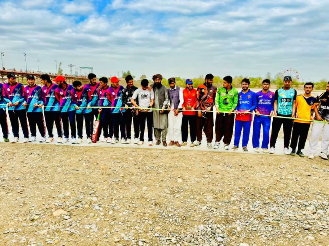 رقابتهای کرکت تیب بال جام عیدی میان ۲۵ تیم در لشکرگاه مرکز ولایت هلمند آغاز شد