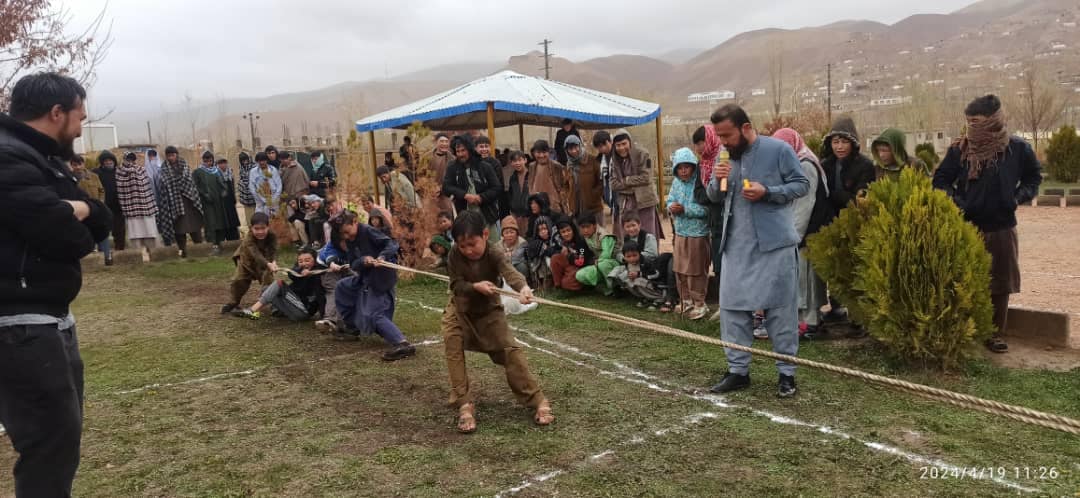 مسابقات ریسمان کشی و پرتاب سنگ در بامیان برگزار شد
