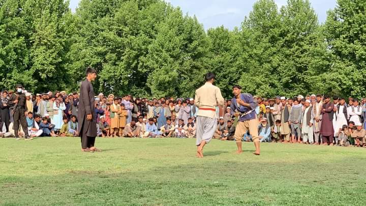 تخار؛ مسابقات کشتی محلی با اشتراک ۸۰ ورزشکار در ولسوالی درقد برگزار گردید
