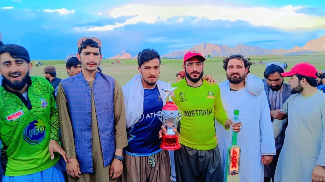 هلمند؛ نوزاد ولسوالۍ کي د ټېپ بال کرکټ سیالۍ د بر نوزاد لوبډلې په اتلولي پای ته ورسېدې