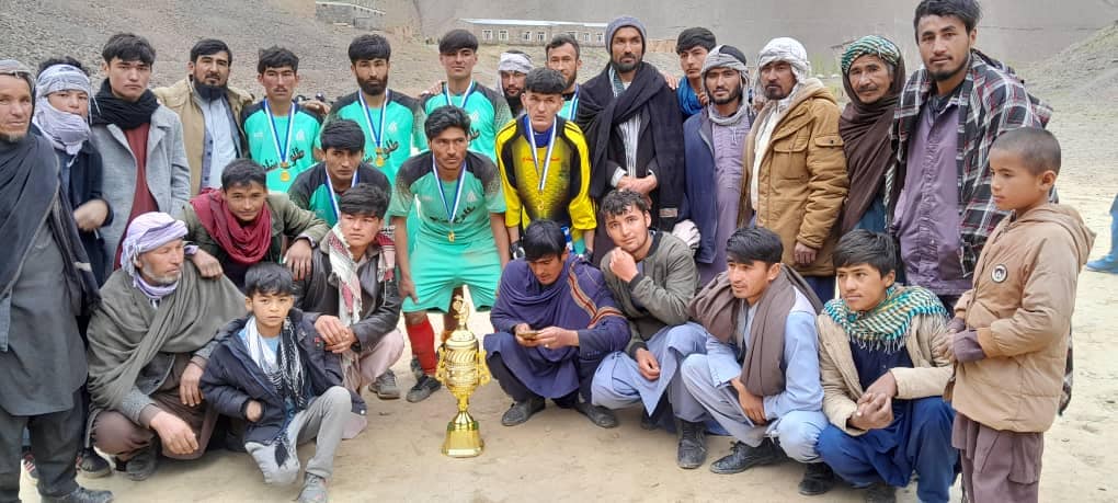 دایکندی؛ مسابقات فوتبال با اشتراک ۱۰ تیم در ولسوالی خدیر با قهرمانی تیم طلوع شلغم به پایان رسید