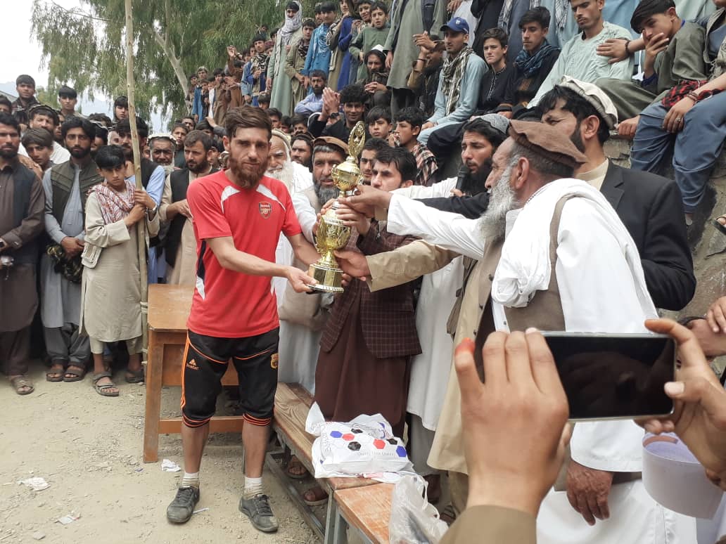 پایان رقابتهای والیبال میان ۳۲ تیم در مهترلام مرکز ولایت لغمان