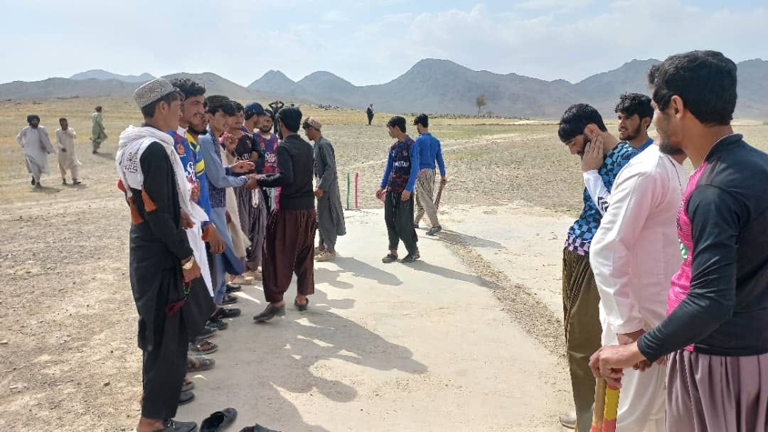 هلمند؛ نوزاد ولسوالۍ کې د شپږ لوبډلو ترمنځ د ټېپ بال کرکټ سیالۍ پیل شوې