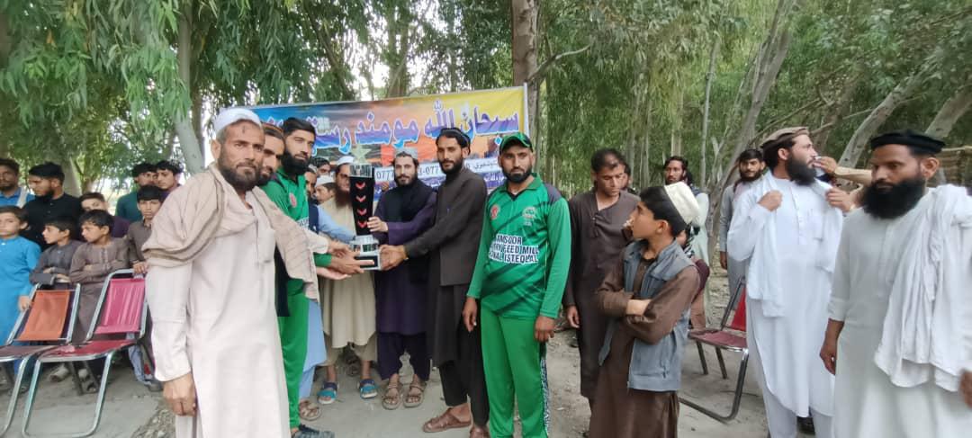 ننګرهار؛ بټي کوټ ولسوالۍ کې د ۱۶ لوبډلو ترمنځ د ټېپ بال کرکټ سیالۍ د باسول استقلال لوبډلې په اتلولۍ پای ته ورسېدې