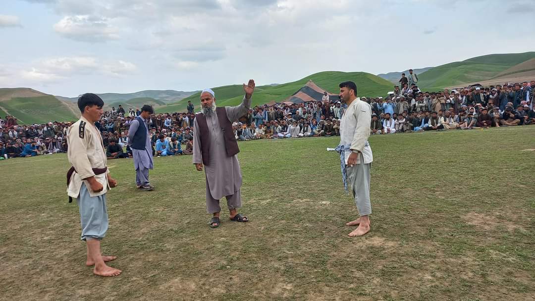 کندز؛ خان آباد ولسوالۍ کې د ١٣٠ پهلوانانو ترمنځ د کورش ازادې سيالۍ ترسره شوې