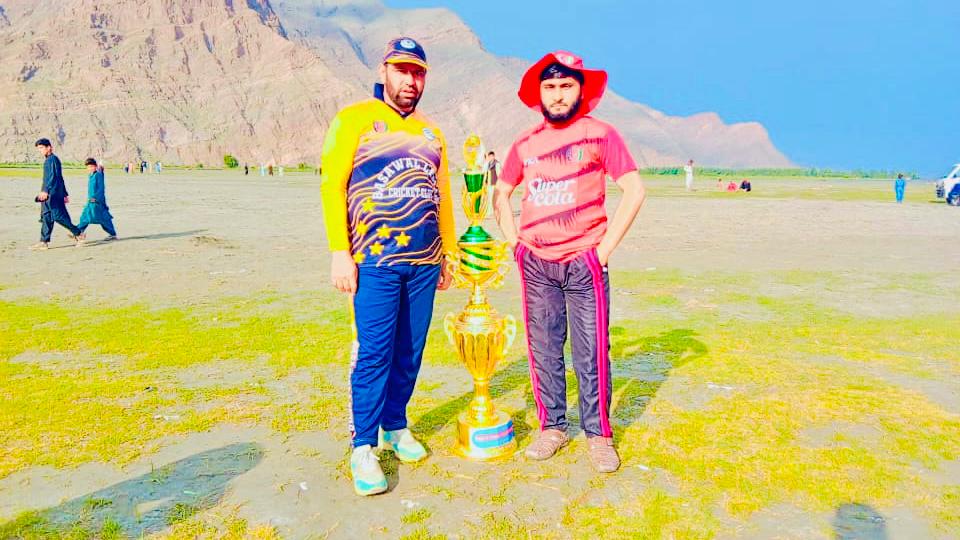ننگرهار؛ په بټي کوټ ولسوالۍ کې د ۴۰ لوبډلو ترمنځ د ټېپ بال کرکټ سيالۍ پای ته ورسېدې