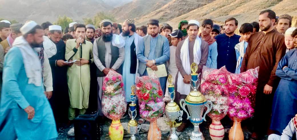 ننګرهار؛ لعلپورې ولسوالۍ کې د ټېپ بال کرکټ سیالۍ د لعلپورې لېسې په اتلولي پای ته ورسېدې