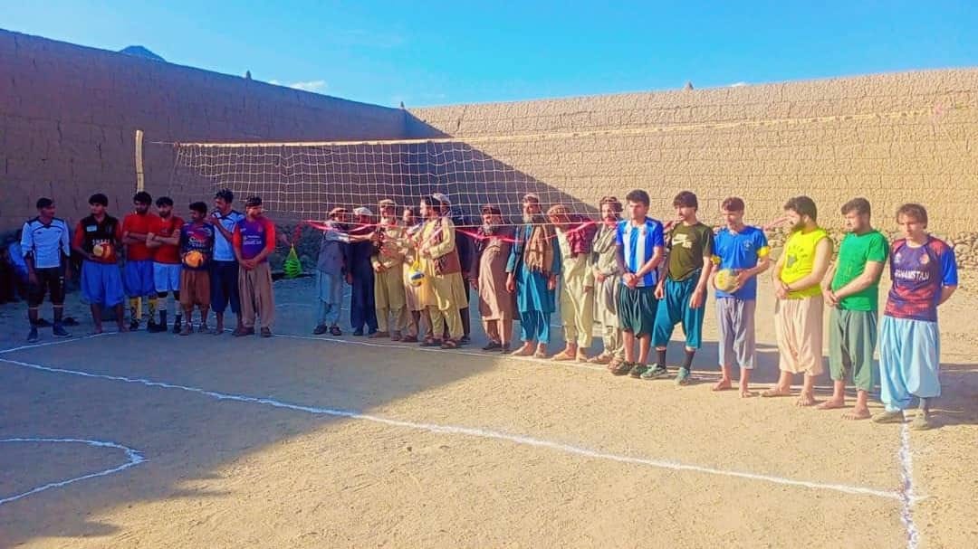 لغمان؛ الينگار ولسوالۍ د ۲۴ لوبډلو ترمنځ د واليبال سيالۍ پيل شوې