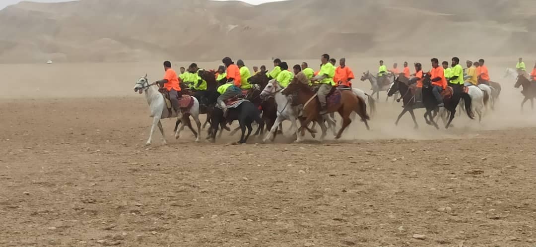 بامیان؛ مسابقات بزکشی تحت عنوان جام اتحاد میان ۳۴ چاپنداز در ولسوالی یکاولنگ برگزار گردید