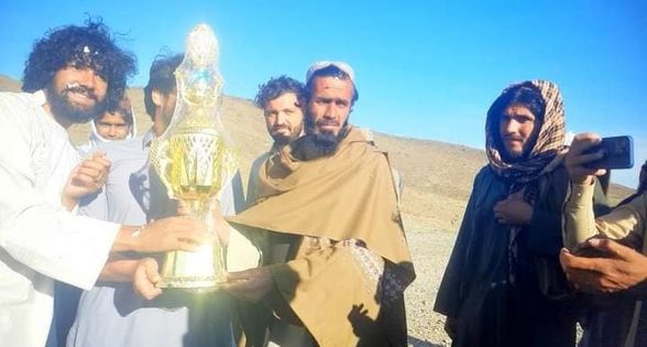 میدان وردگ؛ رقابت‌های تیب‌بال کرکت ولسوالی بند چک با قهرمانی مخلص بند چک پایان یافت