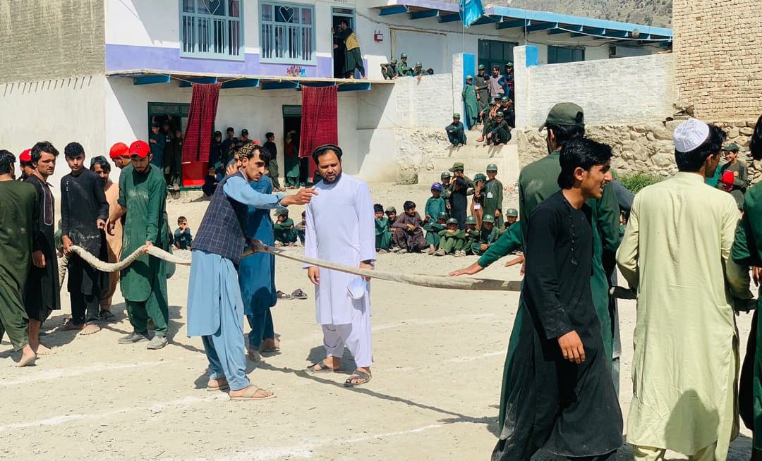 خوست؛ سنګین خصوصي لېسه کې د ۱۲ لوبډلو ترمنځ د رسۍ کش کولو سیالۍ ترسره شوې