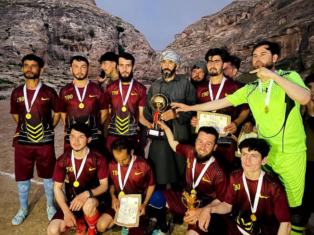 سمنگان؛ رقابت‌های فوتبال میان ۱۰ تیم در شهر آیبک پایان یافت