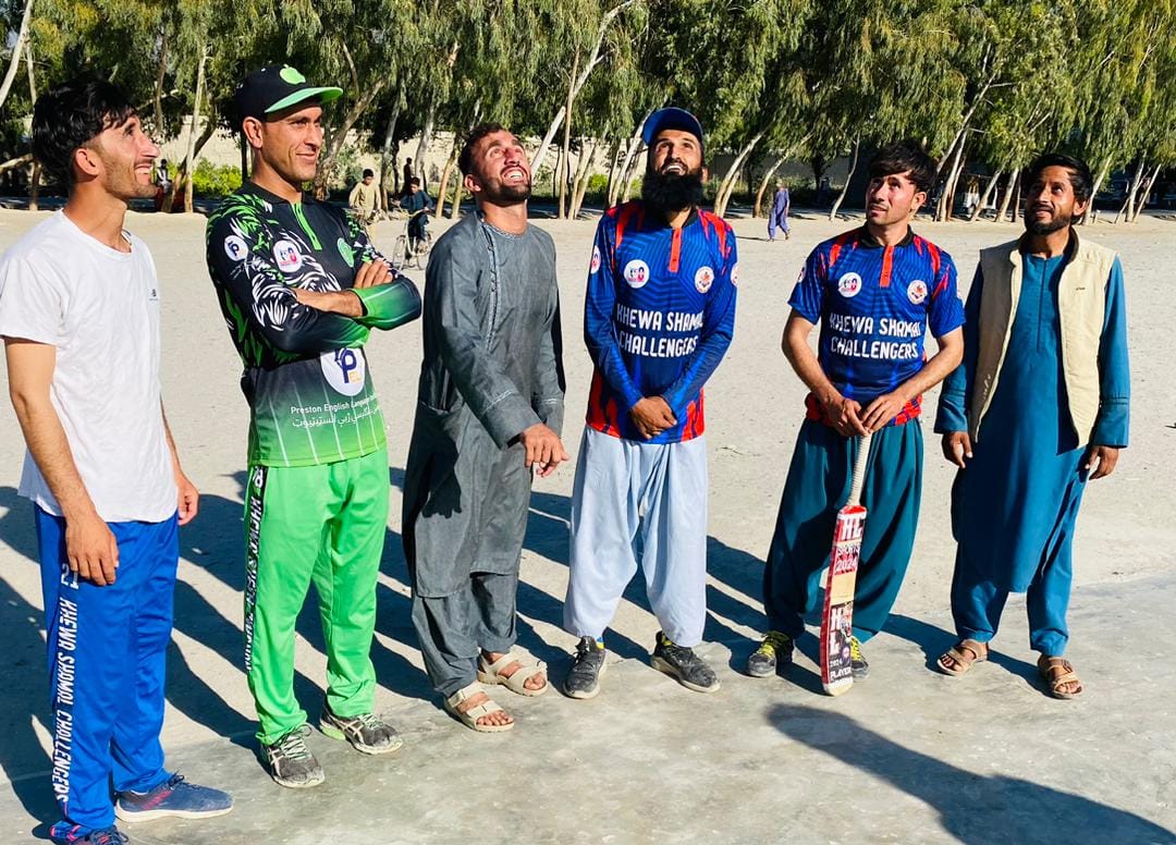 ننگرهار؛ په ښېوې ولسوالۍ کې د ۱۶ لوبډلو ترمنځ د ټېپ بال کرکټ سيالۍ پيل شوې