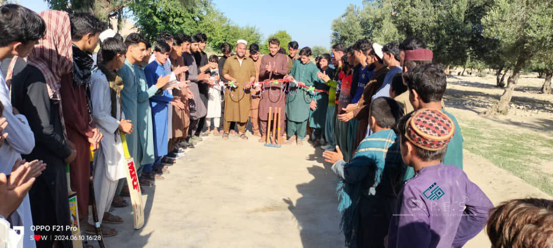 ننگرهار؛ په شينوارو ولسوالۍ کې د ۲۵ لوبډلو ترمنځ ټېپ بال کرکټ سيالۍ پيل شوې