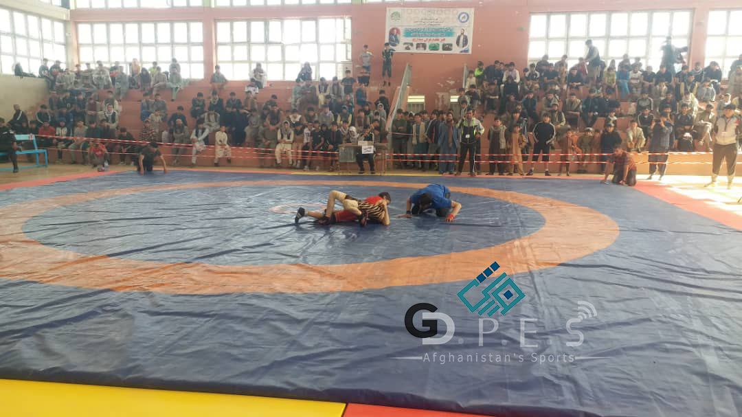 غزنی؛ مسابقات دوستانه پهلوانی با اشتراک ۲۰۰ ورزشکار در مرکز برگزار گردید