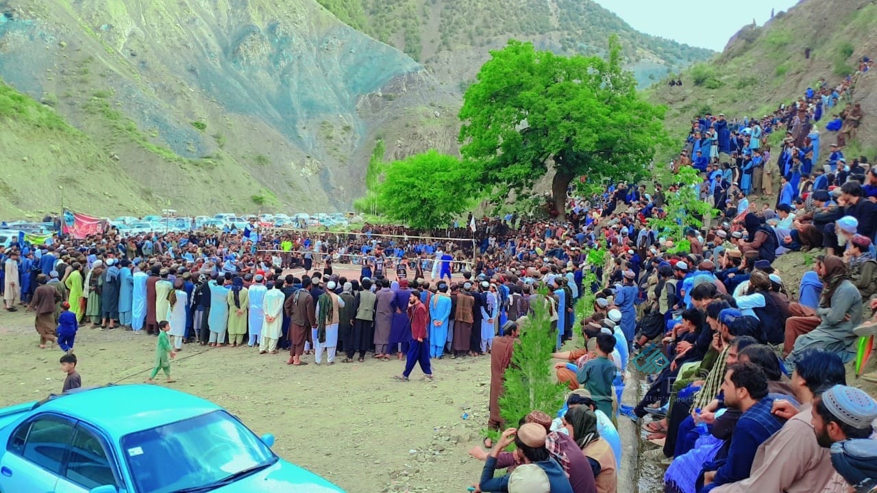 پکتیا؛ رقابت‌های والیبال میان ۹ لایت در ولسوالی احمد خیل به پایان رسید