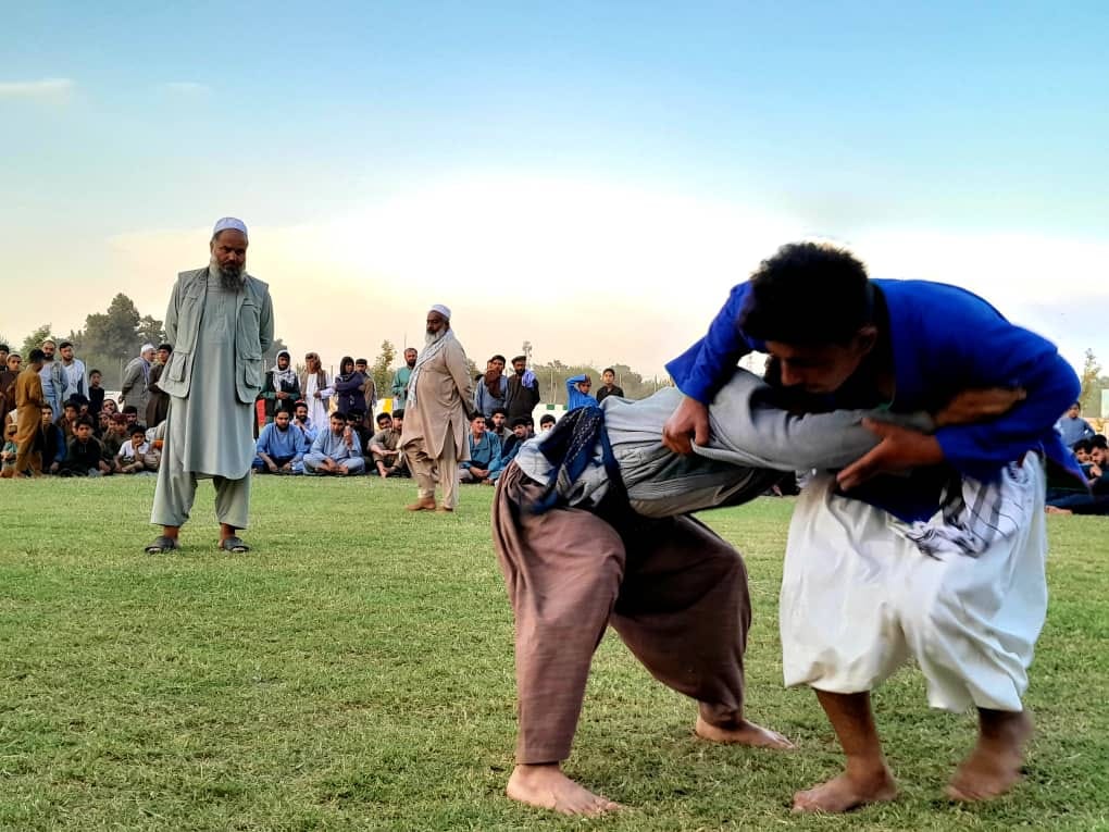 کندز کې د ٦٠ پهلوانانو ترمنځ د آزادې غېږ نیونې سیالۍ ترسره شوې