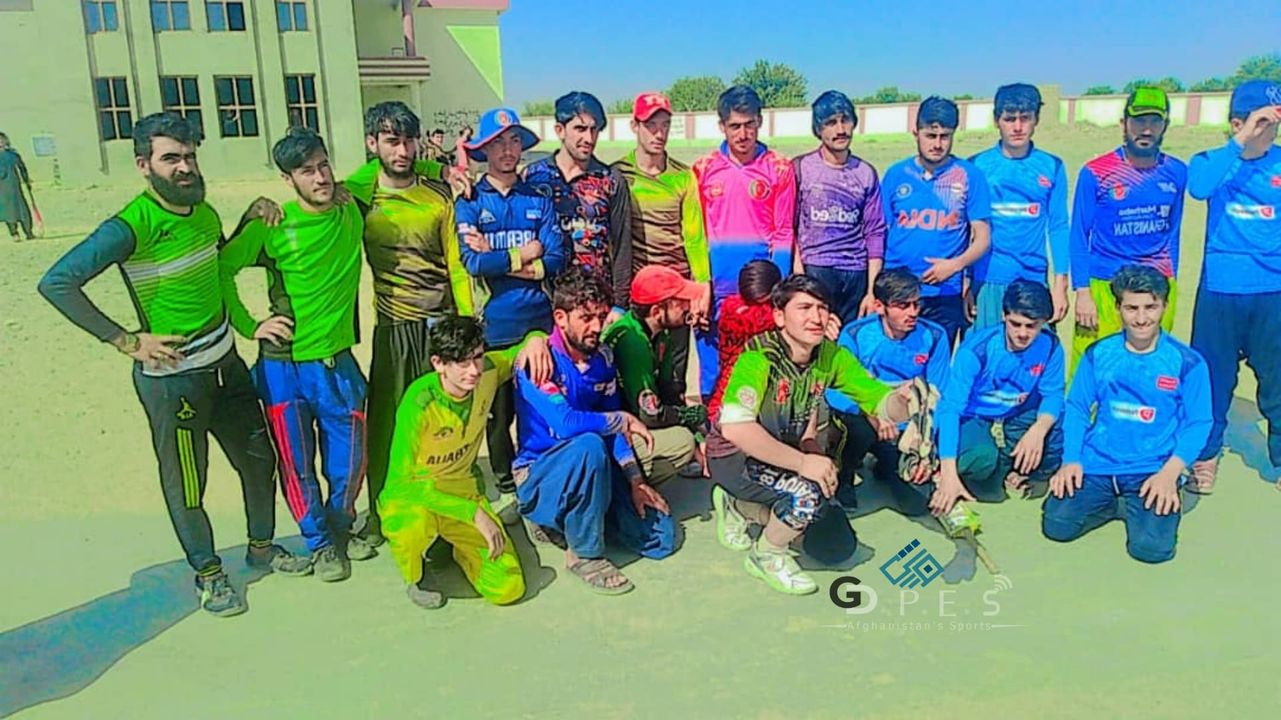 رقابتهای کرکت تیپ بال میان ۲۴ تیم در ولسوالی مارجه هلمند آغاز شد