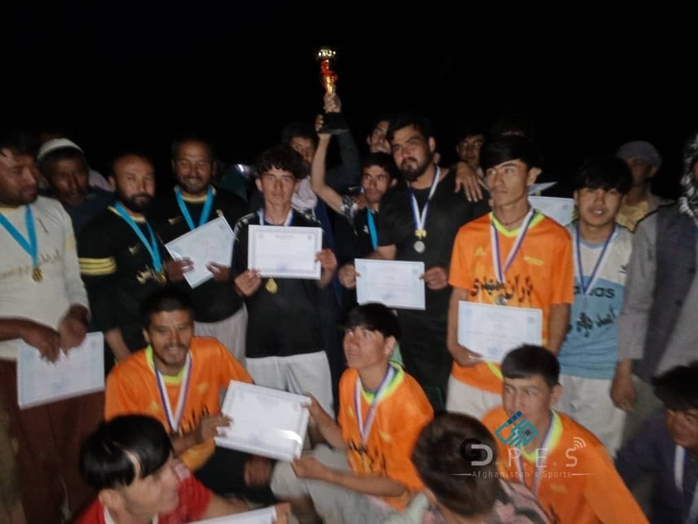 دایکندی؛ مسابقات والیبال میان هشت تیم در ولسوالی خدیر به پایان رسید