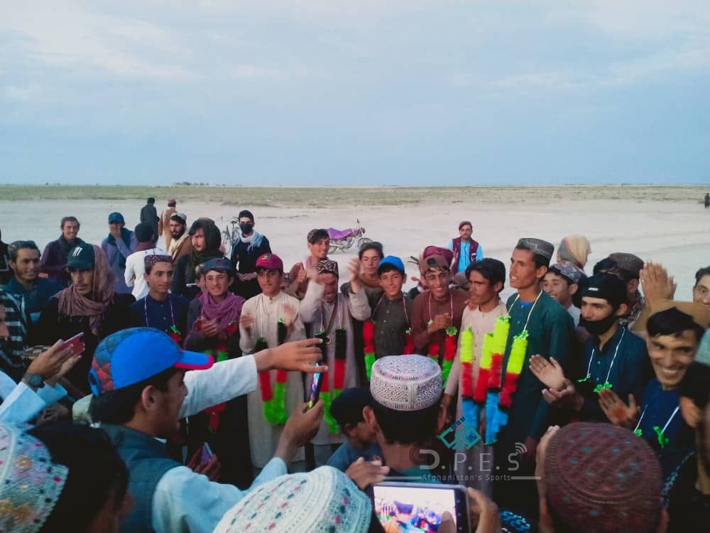 پکتیکا؛ ډیله ولسوالۍ کې د ٢١ لوبډلو ترمنځ د ټېپ بال کرکټ سیالۍ د بریالي لوبډلې په اتلولي پای ته ورسېدې