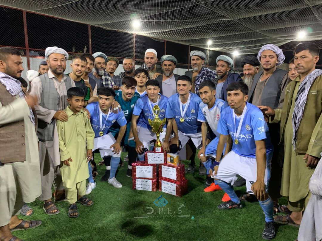 جوزجان؛ خواجه دوکوه ولسوالۍ کې د اتو لوبډلو ترمنځ د فوټسال سیالۍ پای ته ورسېدې