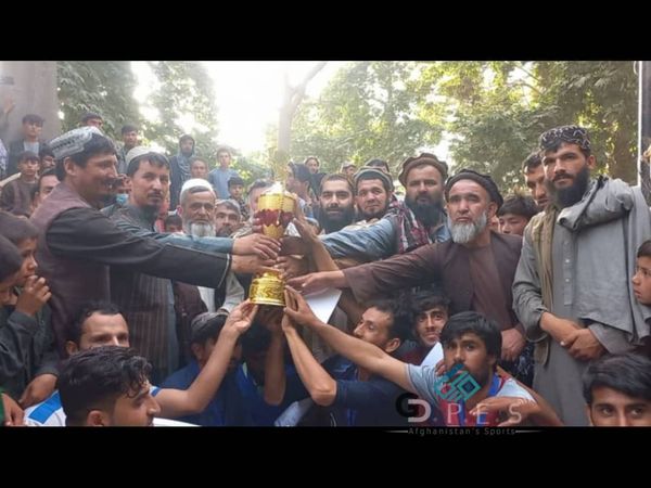 بغلان؛ دوشي ولسوالۍ کې د ١٦ لوبډلو ترمنځ د والیبال سیالۍ پای ته ورسېدې