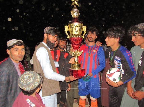 غزنی؛ رقابت‌های فوتبال ولسوالی گیلان میان ۱۰ تیم با قهرمانی تیم لمر به فرجام رسید
