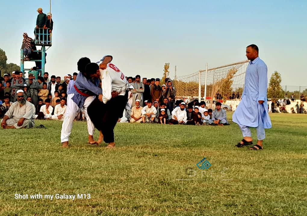 کندز کې د ۵۰ پهلوانانو ترمنځ د سیمه ییزې غېږ نیونې سیالۍ ترسره شوې