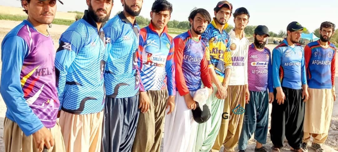 هلمند؛ باباجي ولسوالۍ کې د ١٦ لوبډلو ترمنځ د ټېپ بال کرکټ سیالۍ پیل شوې