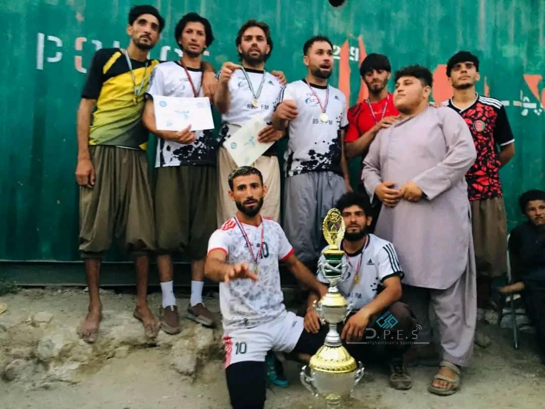 نورستان ؛ رقابت‌های والیبال میان ۲۰ تیم در ولسوالی نورگرام به پایان رسید
