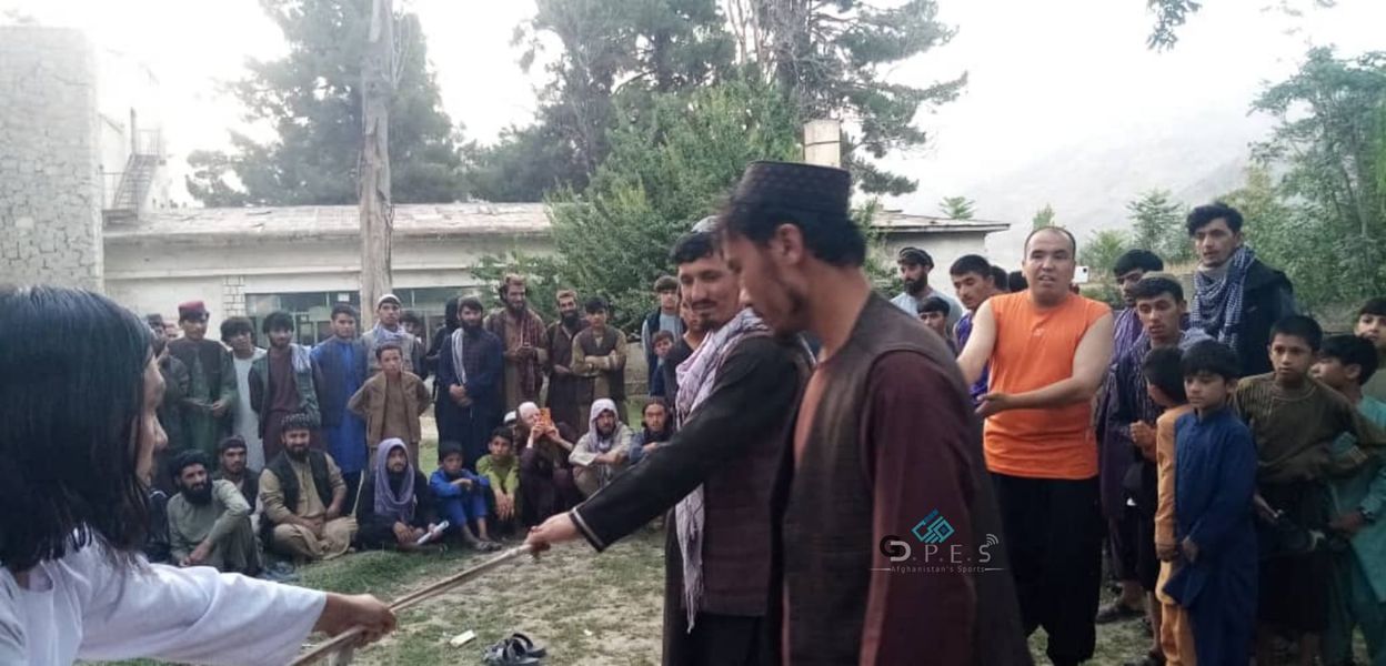 بغلان؛ مسابقات ریسمان کشی با اشتراک ۵۰ ورزشکار در ولسوالی خنجان برگزار گردید
