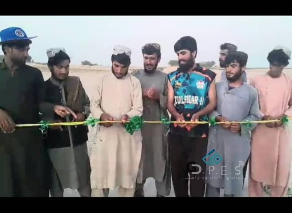 هلمند؛ باباجي ولسوالۍ کې د لسو لوبډلو ترمنځ د ټېپ بال کرکټ سیالۍ پیل شوې