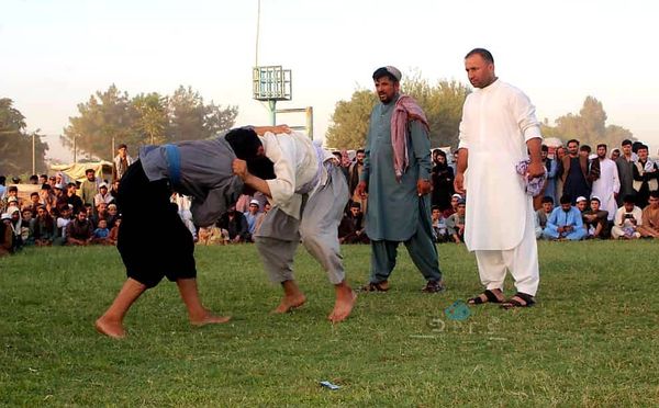 کندز؛ مسابقات پهلوانی محلی با اشتراک ۵۴ ورزشکار در مرکز برگزار گردید