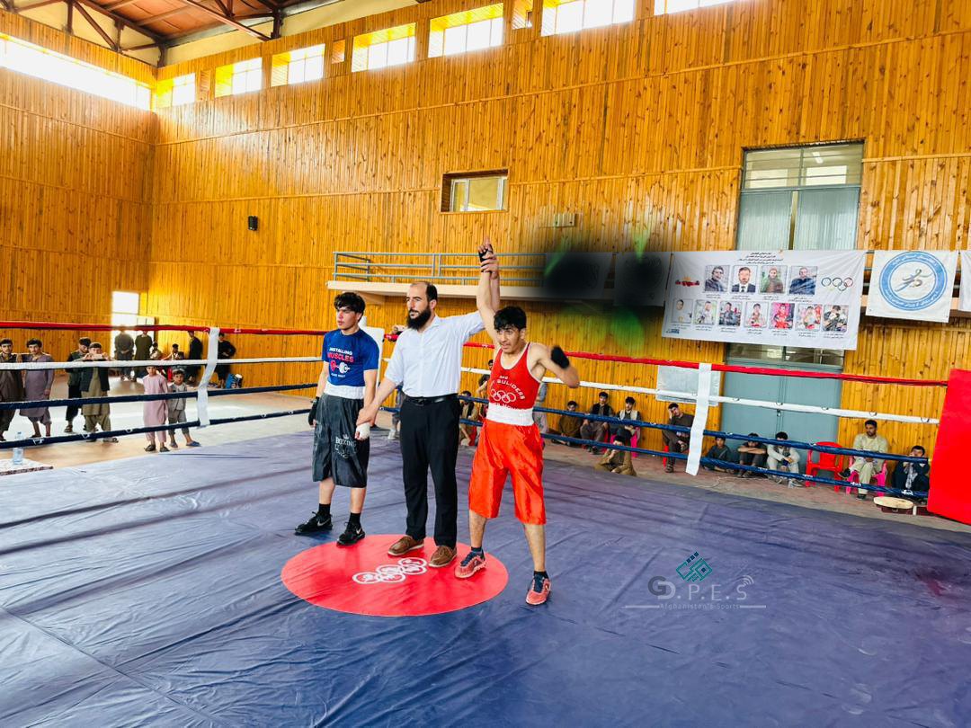 بغلان ؛ رقابت های مشت زنی میان ۴۰ تن در مرکز شهر پلخمری این‌ ولایت برگزار شد