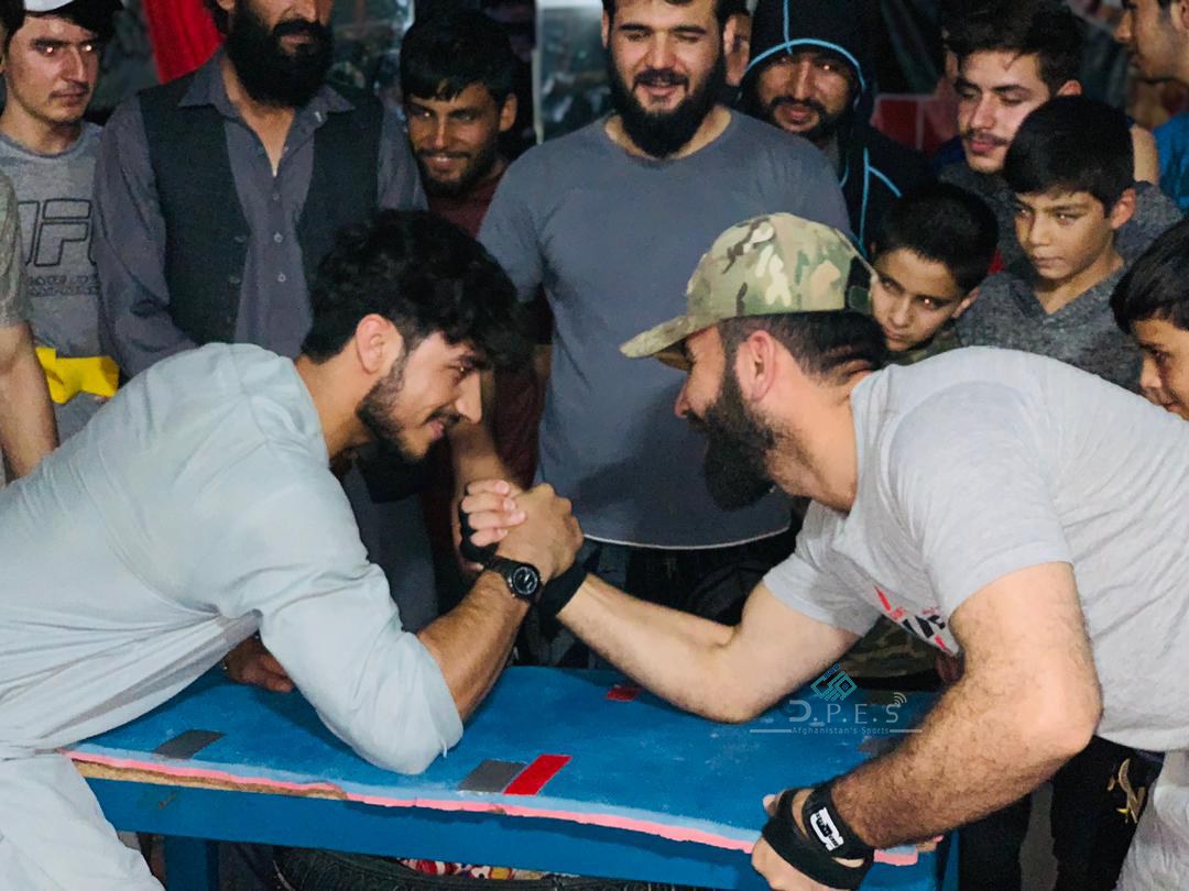 زابل؛ په قلات ښار کې د ۳۰ ورزشکارانو ترمنځ د لاس چپه کولو سيالۍ ترسره شوې