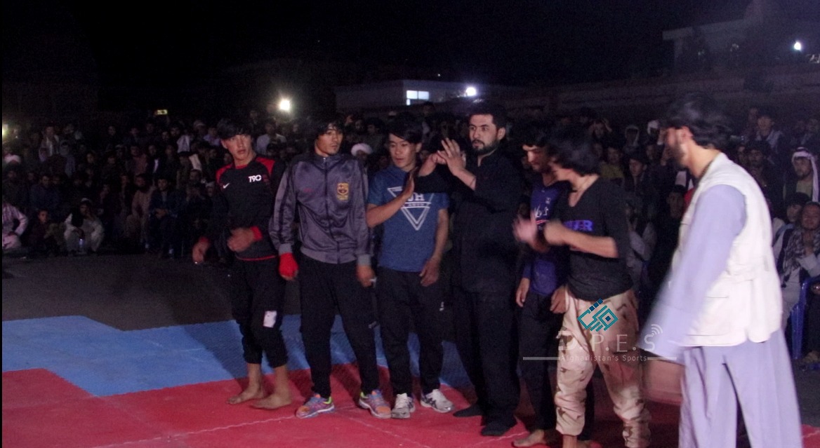 نمایش های ورزشی به مناسبت جشن فرهنگی گل بادام در دایکندی برگزار شد