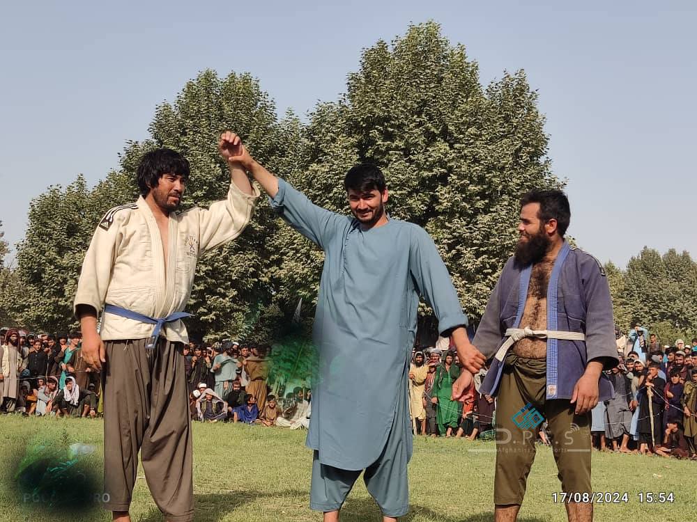 تخار؛‌ مسابقات پهلوانی کورش با اشتراک ۱۰۰ ورزشکار در ولسوالی درقد به پایان رسید