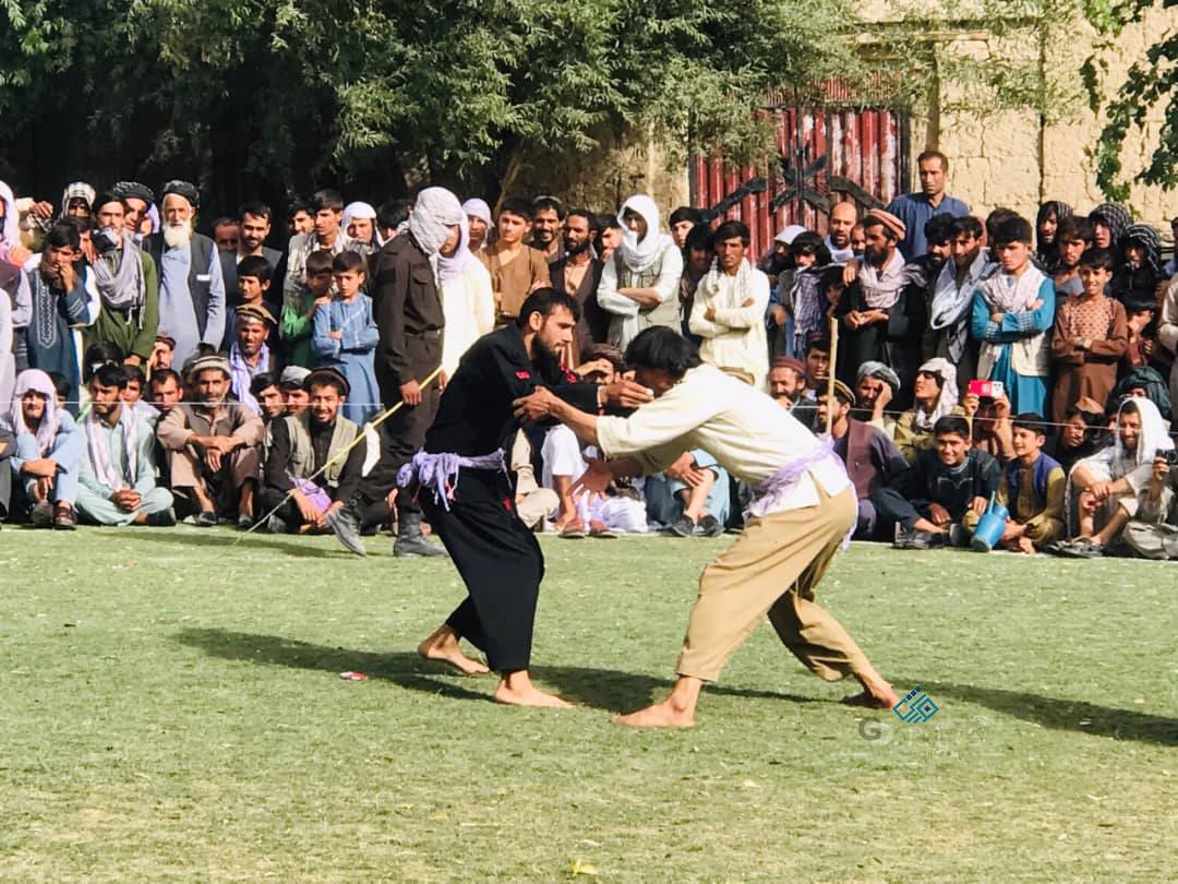 بغلان ؛ رقابت‌های کشتی محلی میان ۸۰ تن در ولسوالی ده صلاح برگزار شد