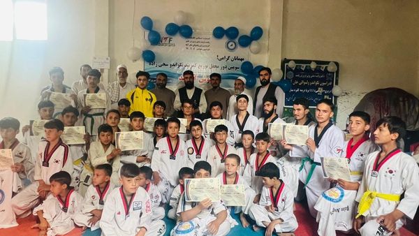 کندز؛ خان آباد ولسوالۍ کې د WTF تکواندو ۲۱ ورزش کارانو ته د ارتقأ کمربندونه وتړل شول