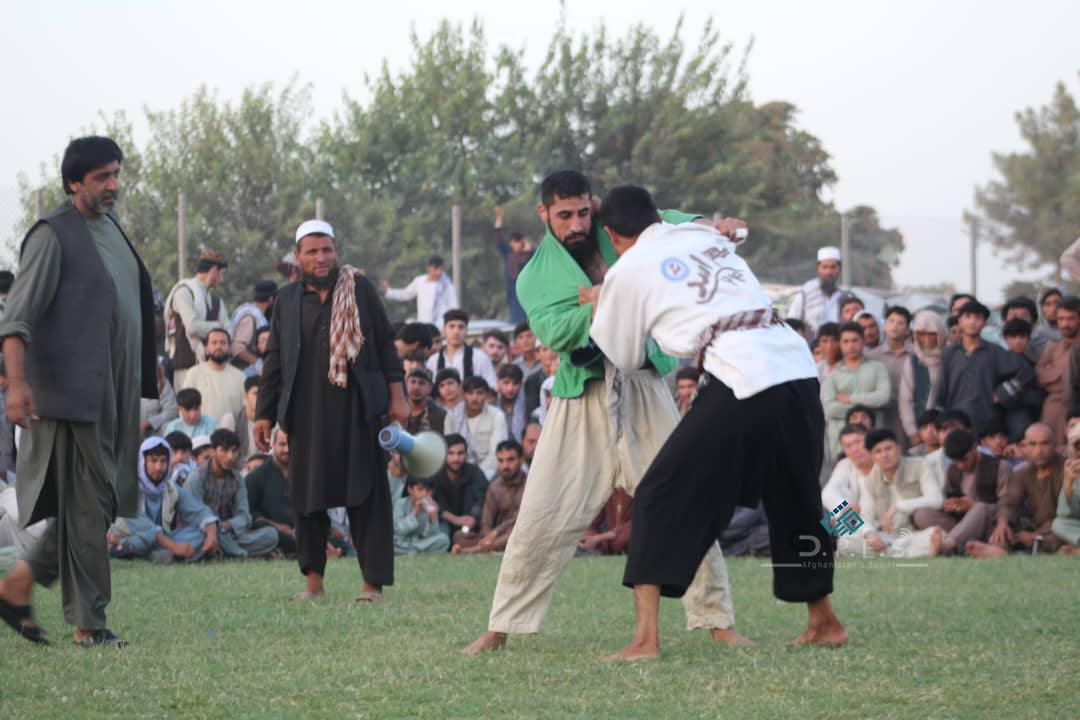 کندز؛ مرکز کې د۱۰۰ کورشکارانو ترمنځ د کورش ازادې سیالۍ ترسره شوې