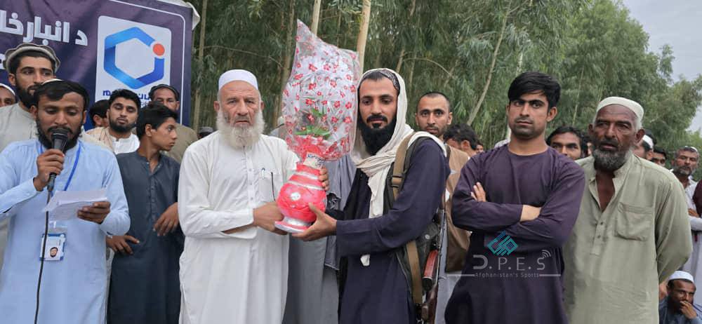 ننگرهار؛ په بټي کوټ ولسوالۍ کې د ۴۰ لوبډلو ترمنځ د ټېپ بال کرکټ سيالۍ پای ته ورسېدې