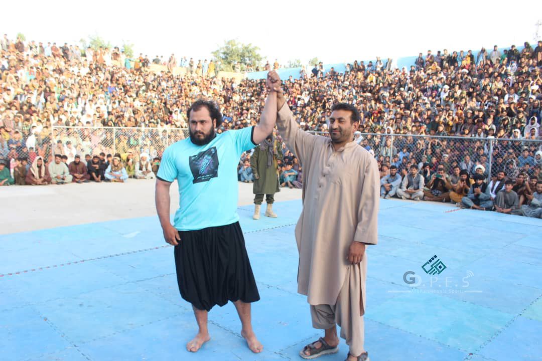 بادغیس؛ رقابت منتخب کشتی محلی میان ۳۲ تن در شهر قلعه نو برگزار شد