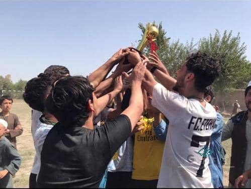 کندز؛ په امام صاحب ولسوالۍ کې د اتو لوبډلو ترمنځ د فوټبال سيالۍ پای ته ورسېدې