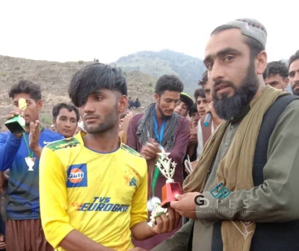 کونړ؛ شیګل ولسوالۍ کې د ۱۸ لوبډلو ترمنځ د ټېپ بال کرکټ سيالۍ پای ته ورسیدې