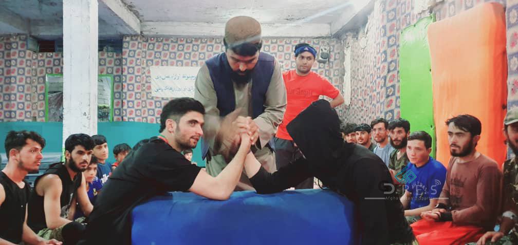 زابل؛ مرکز قلات ښار کې د ۳۵ ورزش کارانو ترمنځ د لاس چپه کولو سیالۍ ترسره شوې