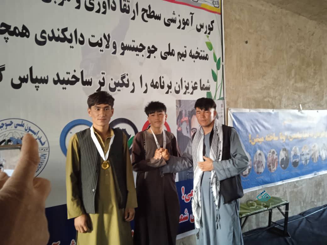 دایکندی؛ رقابت‌های دست کشتی میان ۲۰ تن در ولسوالی شهرستان برگزار شد