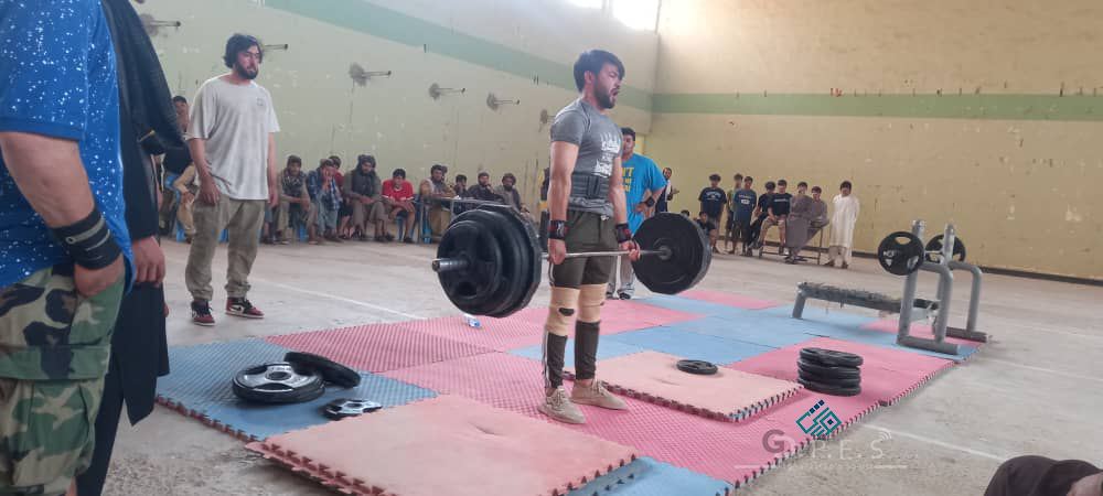 بادغیس؛ مرکز قلعه نو کې د ۶۵ ورزشکارانو ترمنځ د پاورلفټینګ سیالۍ ترسره شوې